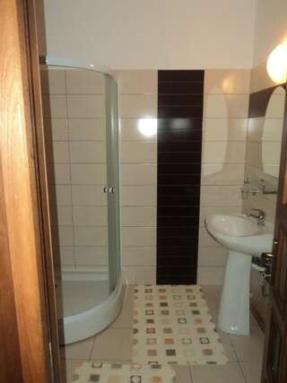 Гостевой дом Vila Sarah Bran Бран Двухместный номер с 1 кроватью и балконом-8