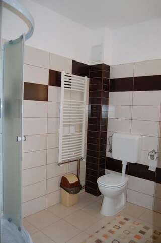 Гостевой дом Vila Sarah Bran Бран Четырехместный номер-7