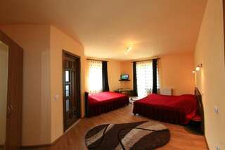 Гостевой дом Vila Sarah Bran Бран Четырехместный номер-10