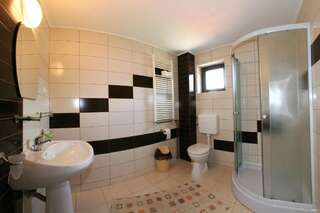 Гостевой дом Vila Sarah Bran Бран Трехместный номер-6